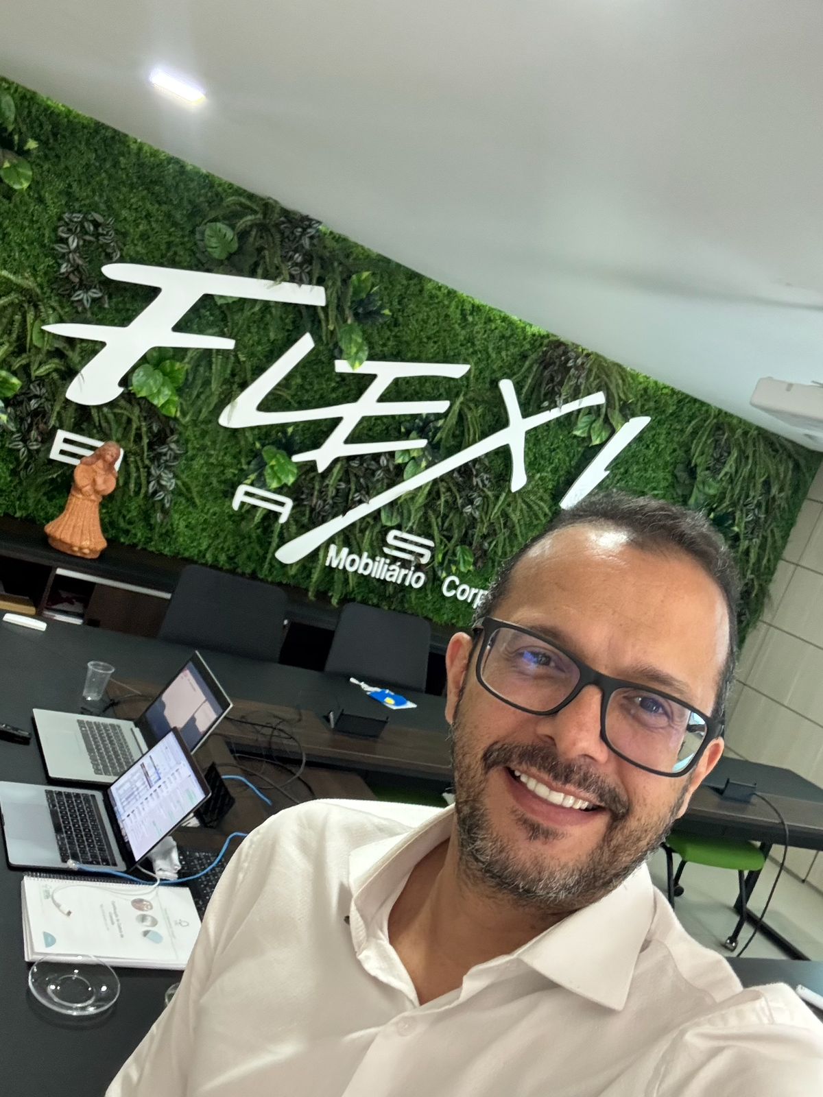 Foto Flexibase — móveis corporativos